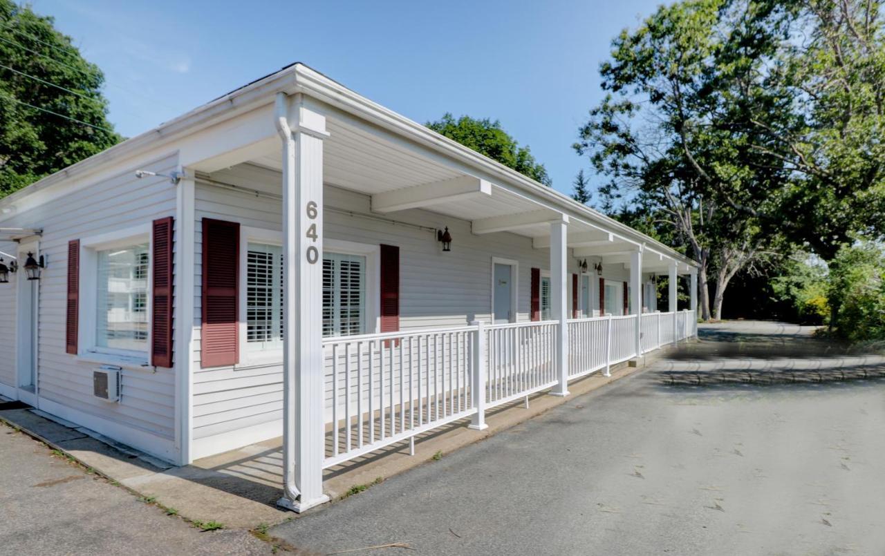 Hamilton Village Inn North Kingstown Exterior photo